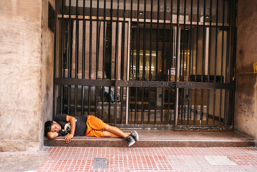 Buenos Aires sokaklarında evsizler..